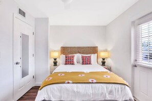 Tabla de planchar con plancha, wifi y ropa de cama 