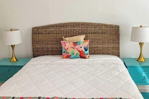 Escrivaninha, ferros/tábuas de passar roupa, Wi-Fi, roupa de cama