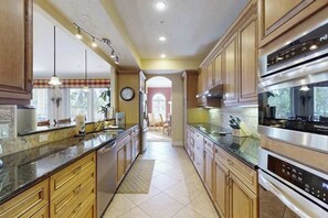 Coffee/tea maker, fridge, microwave, oven - Upscale condo with large deck & shared pool - just steps from the beach (Holmes Beach)