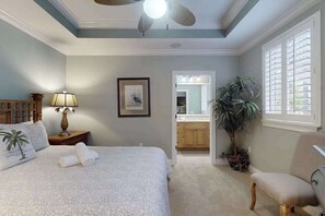 Desk, iron/ironing board, WiFi - Upscale condo with large deck & shared pool - just steps from the beach (Holmes Beach)