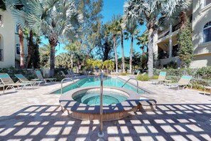 Pool - Upscale condo with large deck & shared pool - just steps from the beach (Holmes Beach)