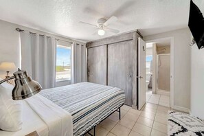 Desk, iron/ironing board, WiFi, bed sheets - Serene oceanfront suite with Gulf view, grill, patio, central AC, & WD (Holmes Beach)