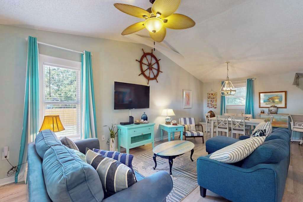 Cozy Bungalow With Shared Pool,  Internet, Onsite Washer And Dryer - Sarasota
