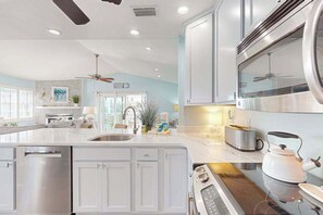 Coffee/tea maker, fridge, microwave, oven - Waterfront home near beaches with private heated pool, spa, and more (Anna Maria)