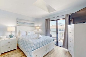Iron/ironing board, WiFi, bed sheets - Contemporary dog-friendly home with shared pool - two blocks from the beach (Holmes Beach)