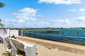 Property grounds - 2nd-floor condo with heated pool - walk to beach & Bridge Street (Bradenton Beach)