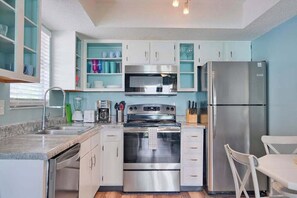 Coffee/tea maker, fridge, microwave, oven - 2nd-floor duplex near beach with heated pool, grill, balcony, & WD (Bradenton Beach)