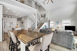 Dining - Bayfront Home with Private Pool, Balcony Views & Walkable Beach Access (Bradenton Beach)