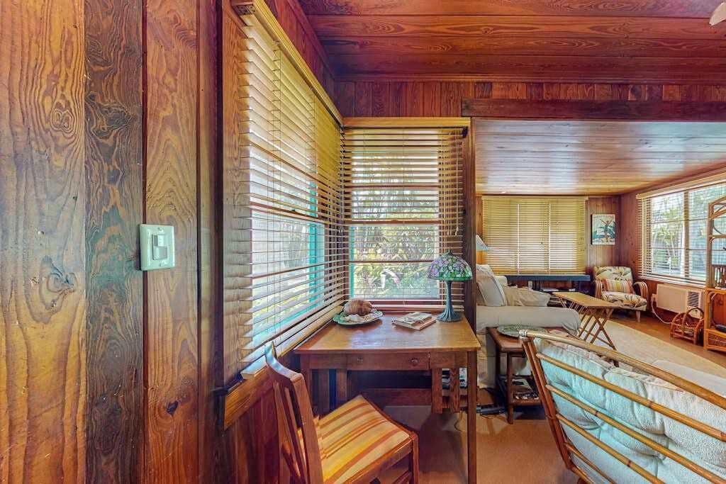 TV, DVD player, offices
