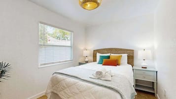 Tabla de planchar con plancha, wifi, ropa de cama