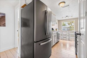 Interior - Full duplex with separate outdoor areas, 2 kitchens, & WDs - walk to beach (Holmes Beach)