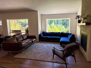 Smart TV - Whispering Willow Retreat with Hot Tub and Bounce House (College Place)