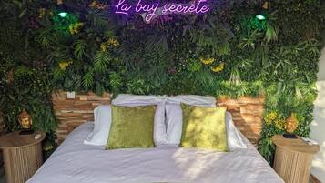 Coffres-forts dans les chambres, Wi-Fi, draps fournis