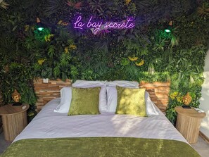 In-room safe, WiFi, bed sheets