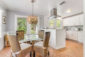 Dining - Historic beach cottage with private pool - walk 1 block to beach & free trolley (Holmes Beach)