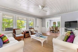 TV, DVD player, offices - Historic beach cottage with private pool - walk 1 block to beach & free trolley (Holmes Beach)