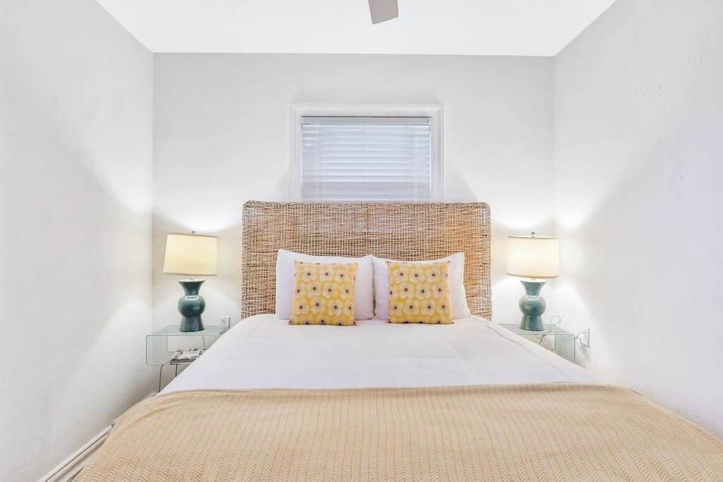 Iron/ironing board, WiFi, bed sheets, wheelchair access