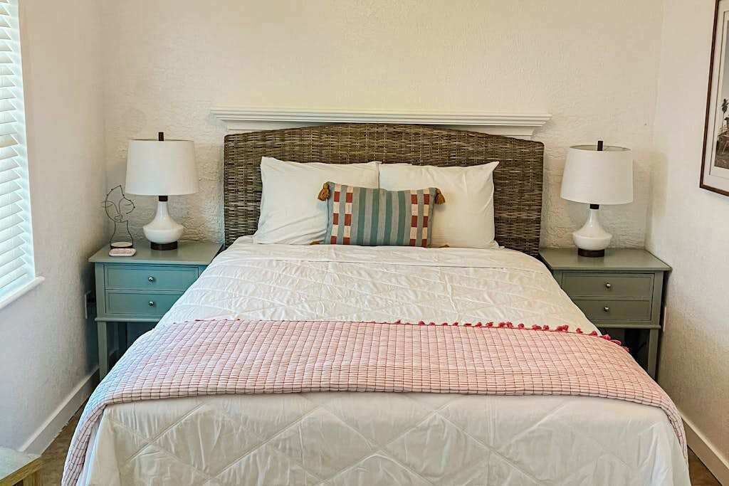 Iron/ironing board, WiFi, bed sheets, wheelchair access
