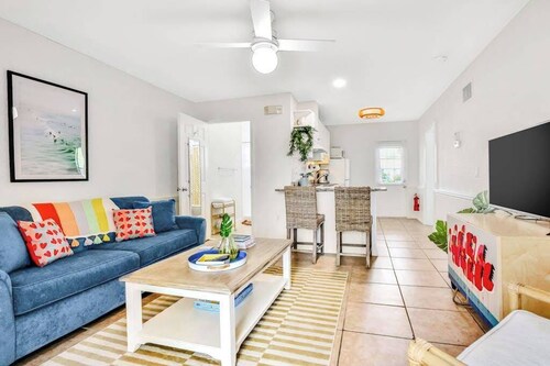 Freshly Remodeled Island Suite w Pool & Pet Friendly