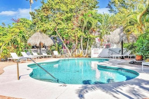 Pool - Freshly Remodeled Island Suite w Pool & Pet Friendly (Anna Maria)