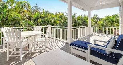 Modern villa home near Gulf beaches with private heated pool & WiFi