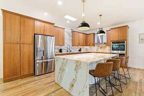Coffee/tea maker, fridge, microwave, oven - Siesta Key retreat  walk to beach and village (Sarasota)