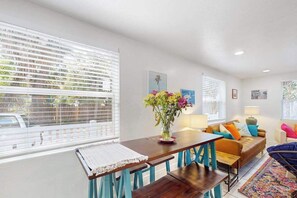 Dining - Dog-friendly, renovated duplex with full kitchen, patio, central AC, gas grill (Sarasota)