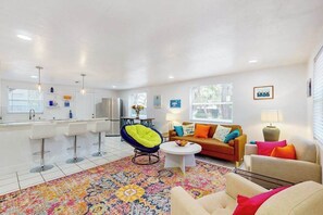 TV, offices - Dog-friendly, renovated duplex with full kitchen, patio, central AC, gas grill (Sarasota)