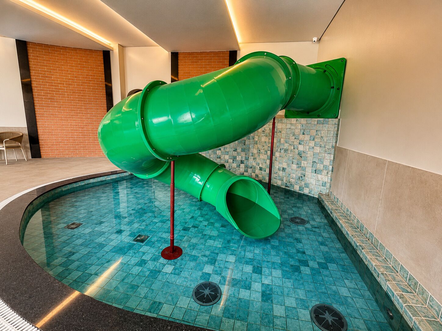 Una piscina cubierta