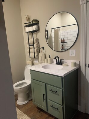 Hårtørrer, håndklæder, Sæbe, Toiletpapir