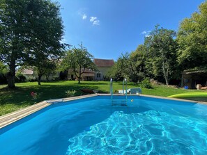 Pool - Vrbo Property (Dampierre-sous-Bouhy)