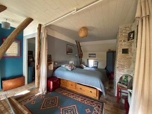Room - Vrbo Property (Dampierre-sous-Bouhy)