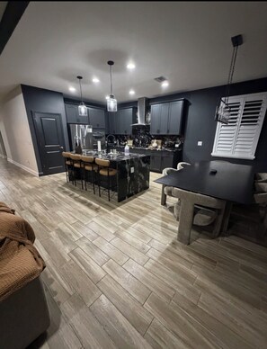 Dining - Sarasota Retreat / 4BR / Near Beach + private sauna (Sarasota)