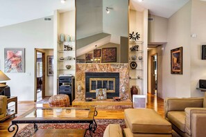 TV, offices - Garden Trails! Spacious Home by Garden of the Gods (Colorado Springs)