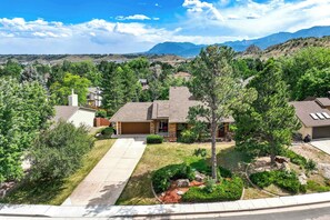 Exterior - Garden Trails! Spacious Home by Garden of the Gods (Colorado Springs)