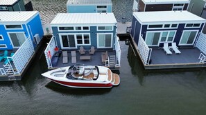 Exterior - Slip Away - Floating House on Lake Cumberland (Russell Springs)