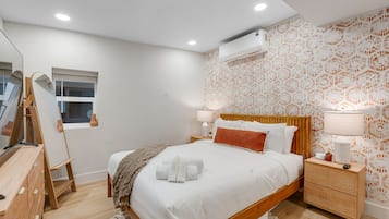 WiFi, bed sheets