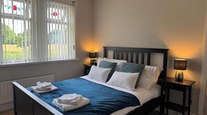 Iron/ironing board, WiFi, bed sheets - Spacious 4-Bedroom Home Opposite Celtic Park | Garden & Parking (Cardiff)