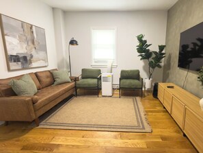 Living area - Beautiful 2BR Home, Near NYC, PATH & Lincoln Park (Jersey City)