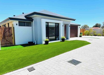 Busselton Stylish 5 Bed, 3 Bathroom Home