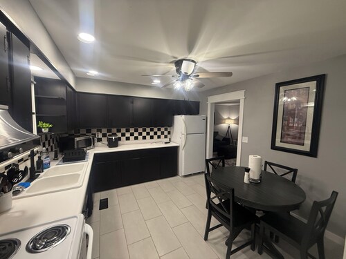 Casino Nights near Sandy’s Racing and gaming. Entire House, Sleeps 8, 3-Bedroom.
