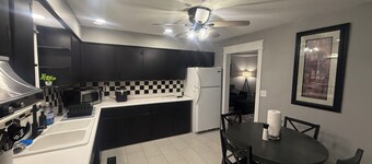 Casino Nights near Sandy’s Racing and gaming. Entire House, Sleeps 8, 3-Bedroom.
