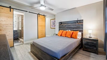 Desk, iron/ironing board, WiFi, bed sheets