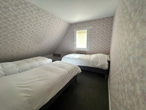Iron/ironing board, Internet, bed sheets - Vrbo Property (Guérande)