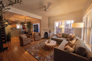 Living area - Historic Santa Fe Home - Walk to Plaza, Canyon Road & Railyard (Santa Fe)