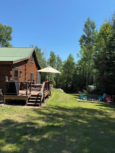 Northwoods Log Cabin on Lake/Screened Porch/Pontoon/Fireplace/Fishing/ATV