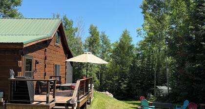 Northwoods Log Cabin on Lake/Screened Porch/Pontoon/Fireplace/Fishing/ATV
