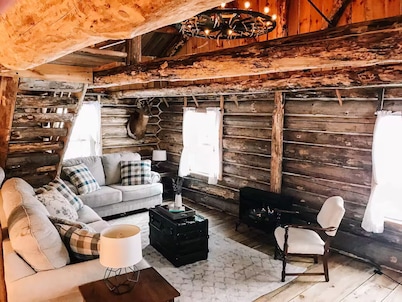 Sandy Creek Cabin - Authentic Log Cabin