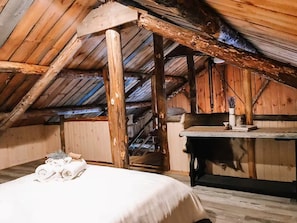 Room - Sandy Creek Cabin - Authentic Log Cabin (Kennerdell)
