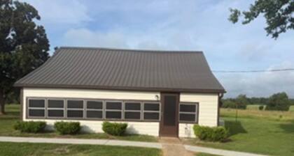 Charming 2-bedroom country house 15 minutes from Bryan with AC/Heat.